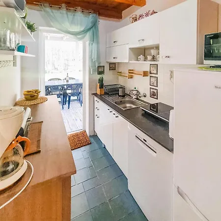 5 Bedroom Cozy In Rowy *
