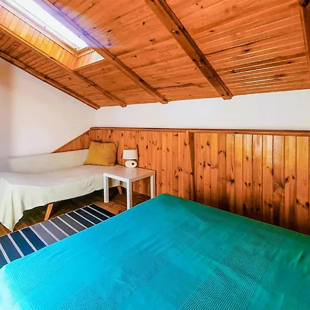 5 Bedroom Cozy In Rowy