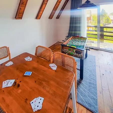 בית נופש 5 Bedroom Cozy In Rowy
