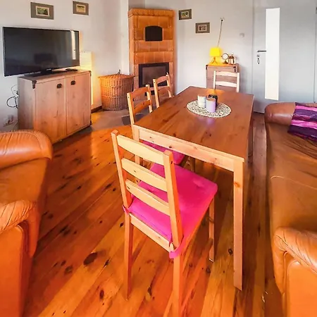 5 Bedroom Cozy In Rowy *